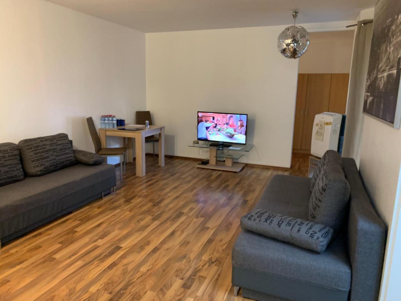Appartamento Kn Kahtan Boarding House Monaco di Baviera Esterno foto