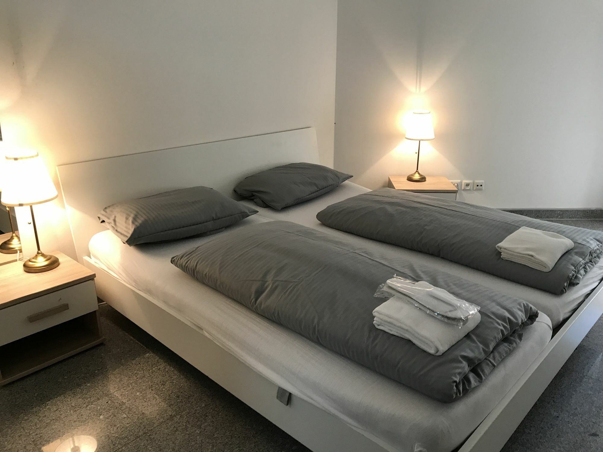 Appartamento Kn Kahtan Boarding House Monaco di Baviera Esterno foto